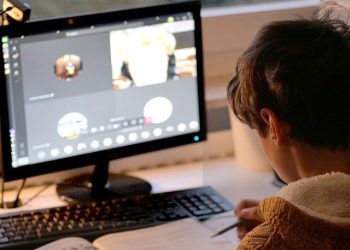 Mbrojtja e fëmijëve nga përmbajtjet e dëmshme të transmetuara dhe edukimi mediatik