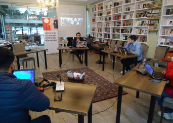 Young students and journalists participate in Hackathon #YouthForMILSolutions